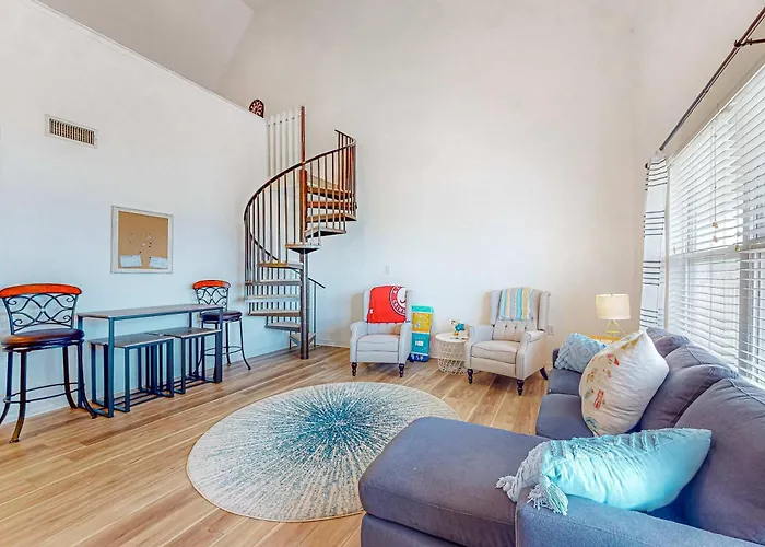 Holiday home Sunlit Two-story With Pool Walk One Block To The