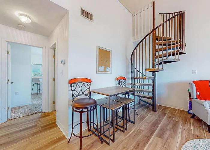 Sunlit Two-story With Pool Walk One Block To The Gulf Shores