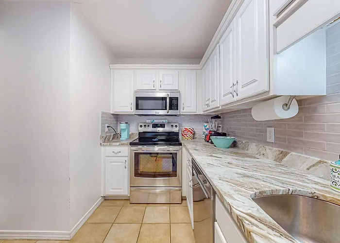 Holiday home Sunlit Two-story With Pool Walk One Block To The