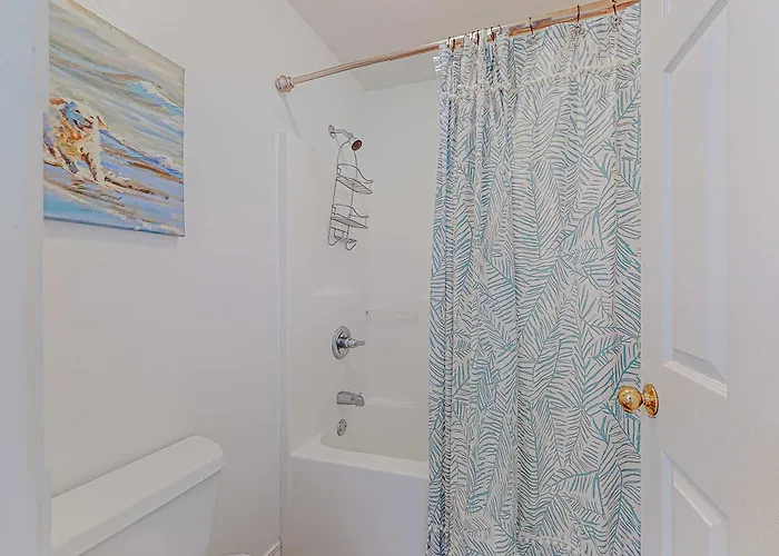 Sunlit Two-story With Pool Walk One Block To The Holiday home Gulf Shores