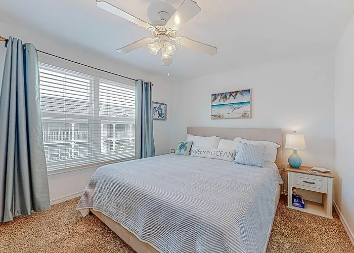 Sunlit Two-story With Pool Walk One Block To The * Gulf Shores